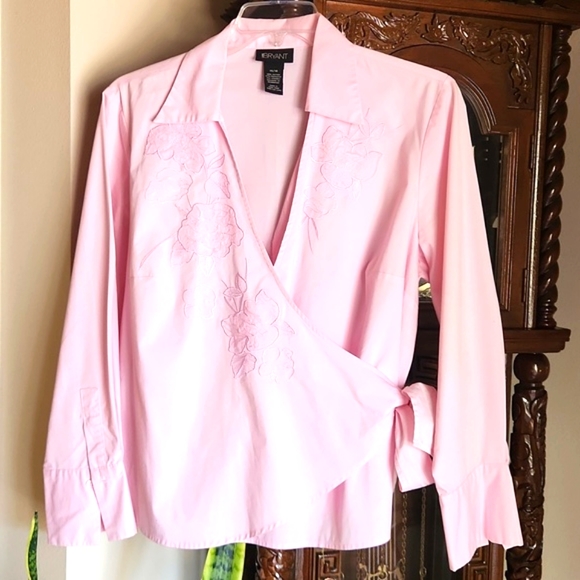 Lane Bryant, Women's pink long sleeves, v-neck top, Size 16/18w - Picture 2 of 7